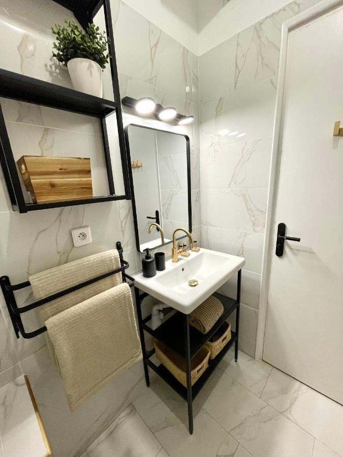 Cosy Cocoon - 2 To 4 Travelers. Appartement Nice Buitenkant foto